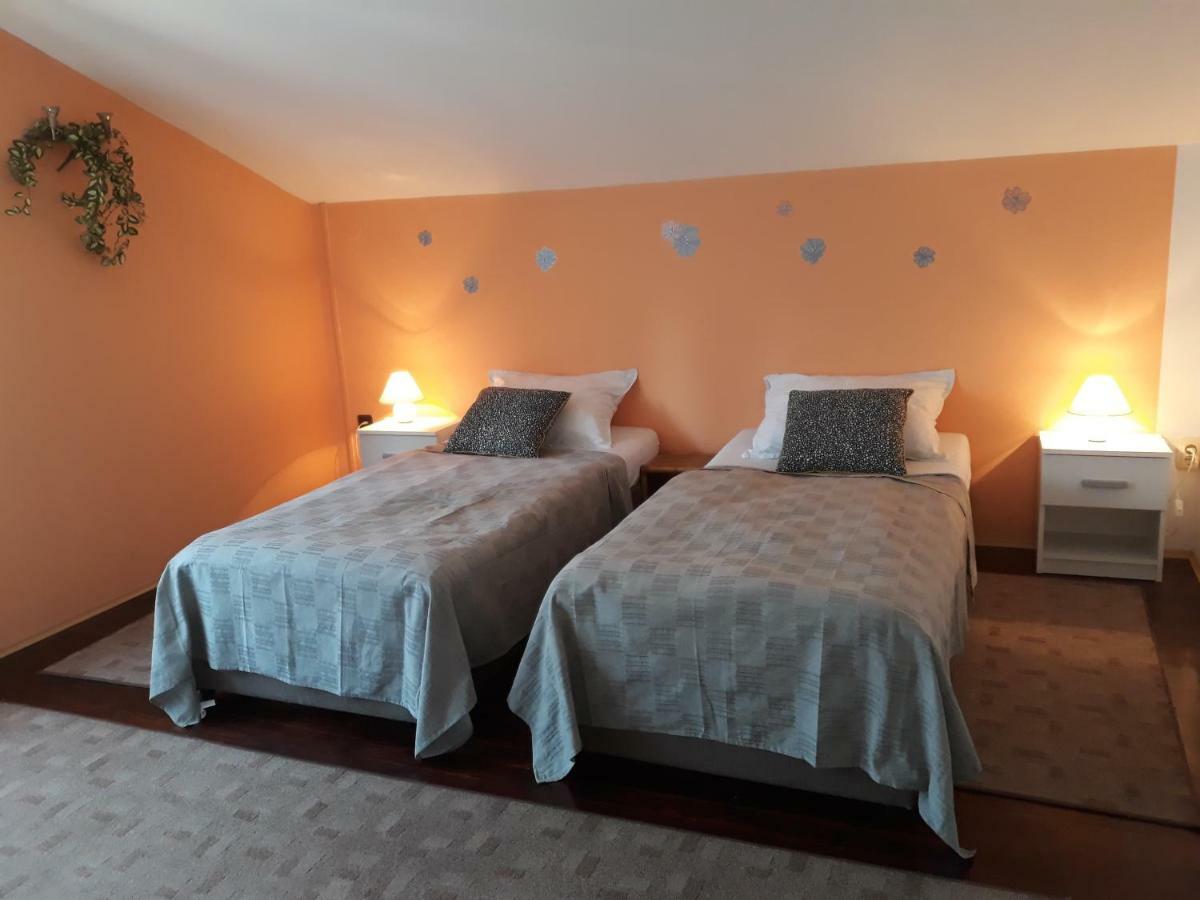 Apartmani Kristanic 카를로바츠 외부 사진