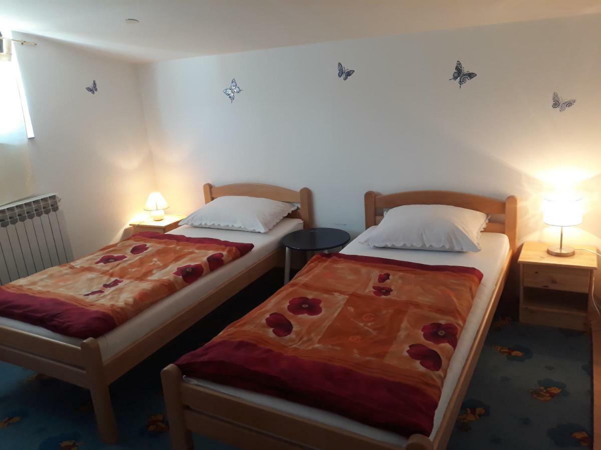 Apartmani Kristanic 카를로바츠 외부 사진