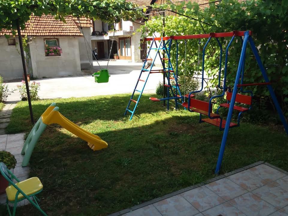 Apartmani Kristanic 카를로바츠 외부 사진