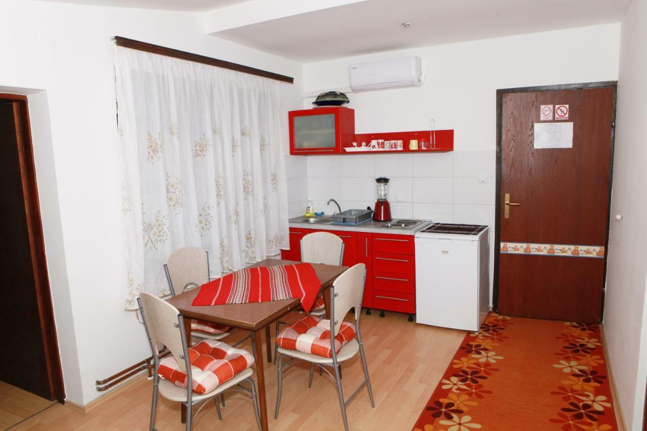 Apartmani Kristanic 카를로바츠 외부 사진