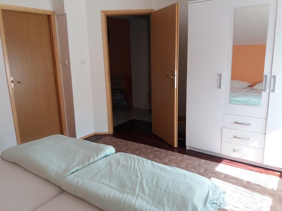Apartmani Kristanic 카를로바츠 외부 사진