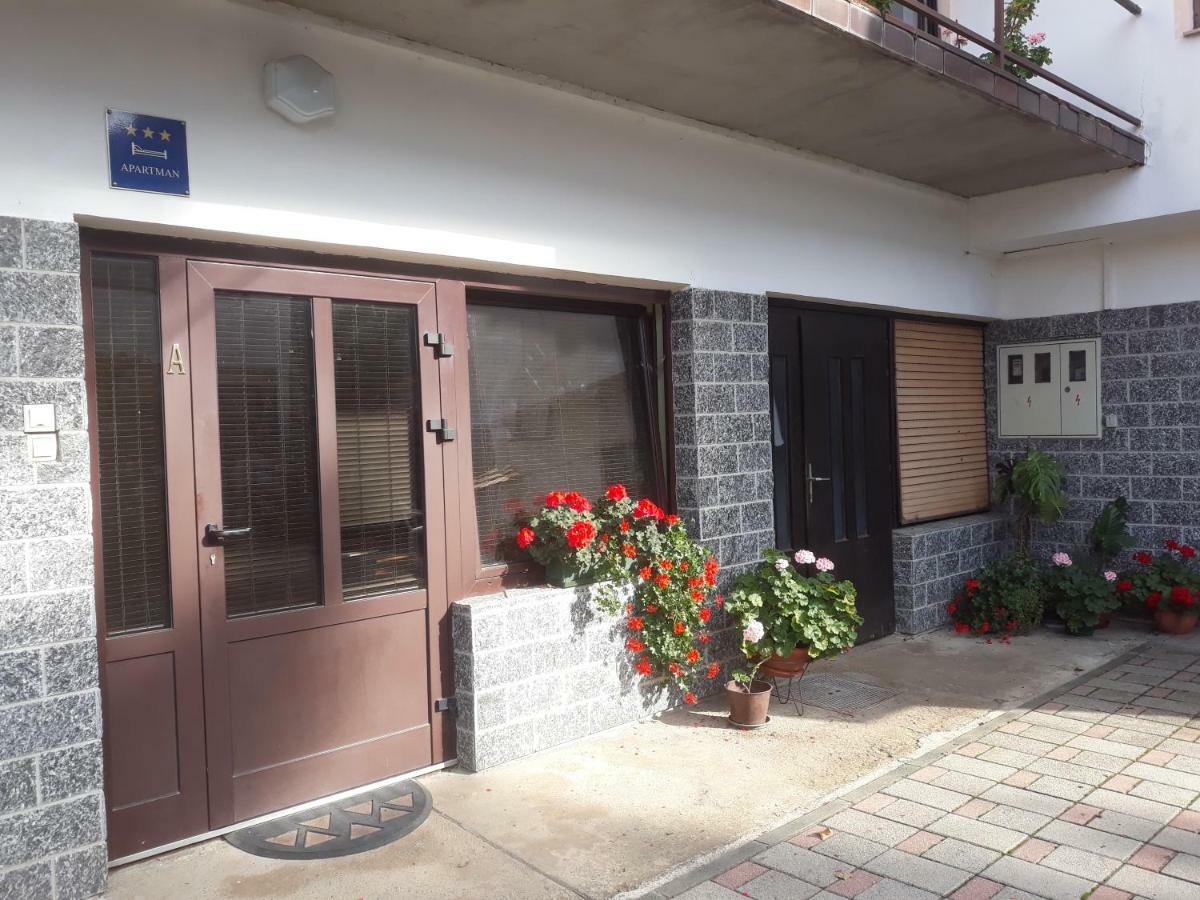 Apartmani Kristanic 카를로바츠 외부 사진